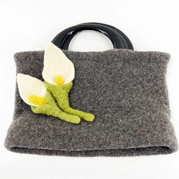 ✅ UNBRANDED BOILED WOOL TULIP PURSE WITH LUCITE PLASTIC HANDLES - Picture 1 of 7